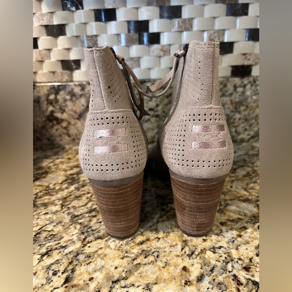 TOMS Women's Taupe peep toe Heeled Boots